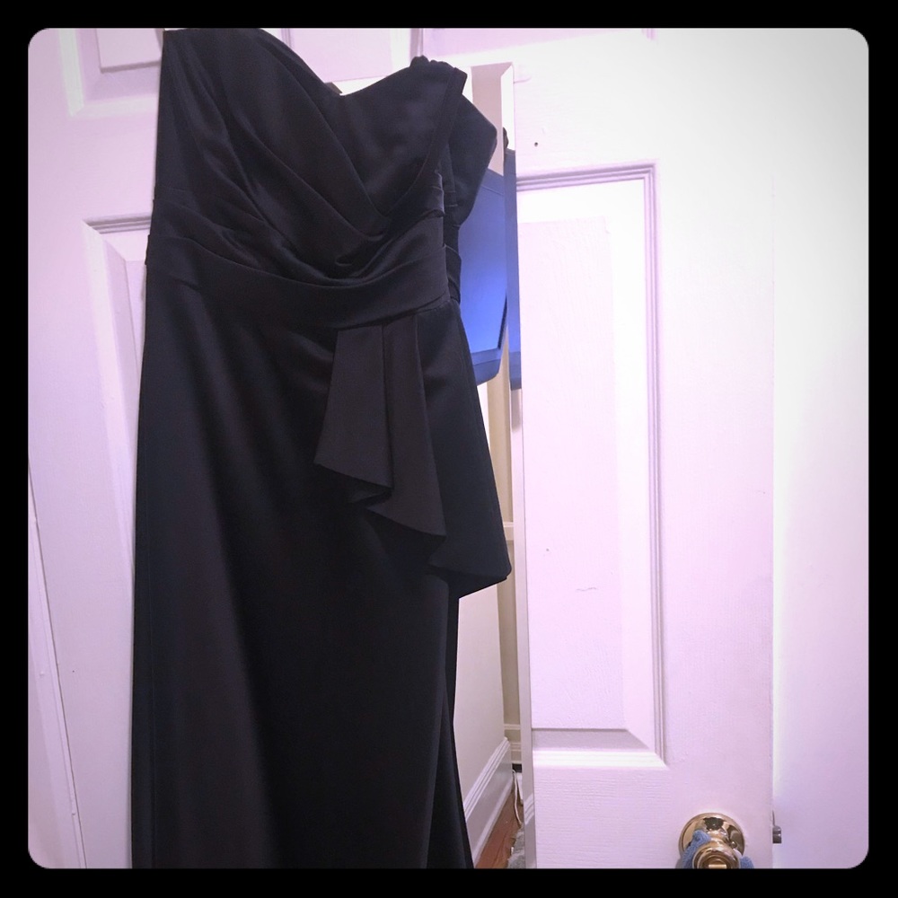 Mint Condition! Stunning black  gown!